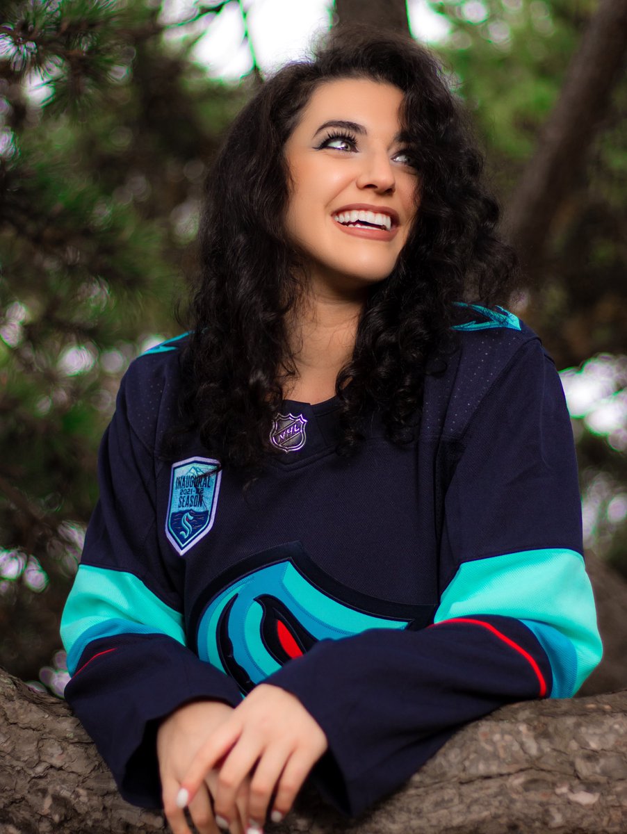 angelicasalem's tweet image. THREE HOME GAMES in FOUR days. Who’s ready?!? #SeaKraken #GameHost #InArenaHost #Seattle #whereiroot #climatepledgearena #Kraken #NHL #hockey