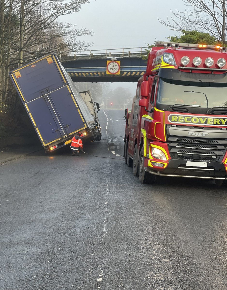 PSOSRoads's tweet photo. Another Railway bridge strike in Dunfermline has kept #FifeRP busy today. This incident, like the similar one in Inverkeithing is a case of being too tall for the gap underneath! No injuries. Reported to @COPFS #MindTheGap
https://t.co/SbEptJZisU
#RoadSafety #KnowYourHeight https://t.co/AwhfznNdZ2