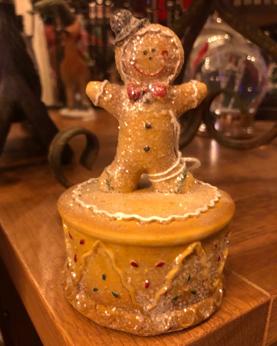 SeekTheMagicOrg's tweet photo. With just a week until Christmas Day why not visit our magical retail emporium for any last minute gift ideas or festive decorations?
https://t.co/GLi903vRDr
#stratforduponavon #bellcourtlife #magicalley #christmasdecorations #giftshop #giftideas #warwickshire https://t.co/CzY90Waowi