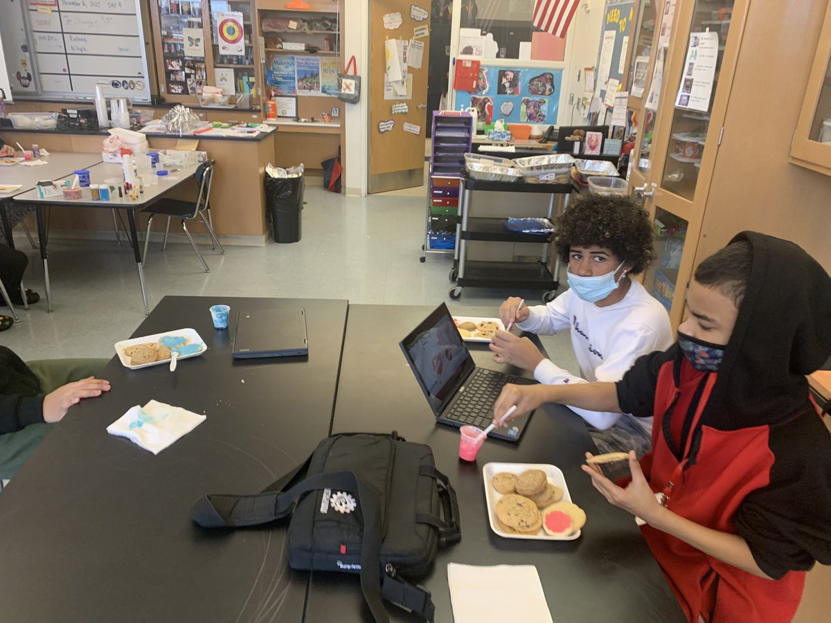 lpvento's tweet photo. Measurement and ratios helped us make the BEST cookies for the each other! @BASDBroughalCS #cookiepalooza #mathISfun https://t.co/YhjSMU44aC