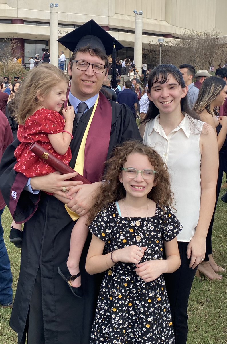 ToddOGuidry's tweet photo. So very proud of our ‘21 #TAMUgrad! You’re not done @_EgUiDrY but you’ve got a big milestone behind you! Keep pushing 👍 #ProudDad #Gigem https://t.co/JQ5BelE025