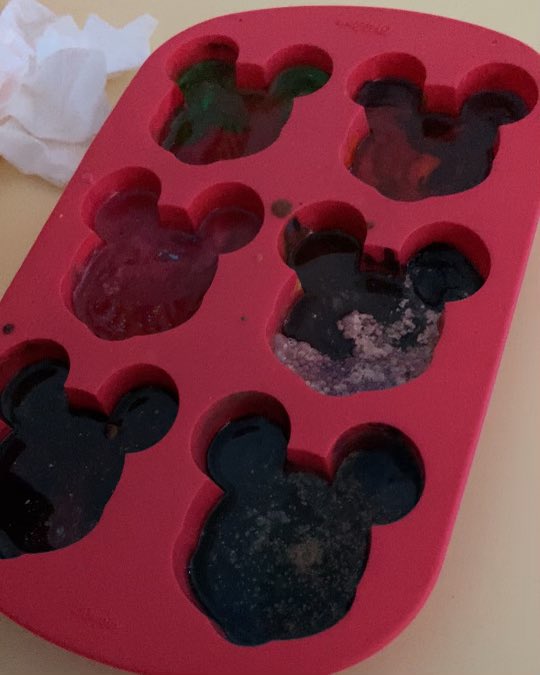 HialeahElem's tweet photo. Fun filled day in Kindergarten at HES! We played centers, pin the nose on Frosty & even made Mickey crayons!
#hialeahelem #kindergarten #kinderclass #holidaysinkinder https://t.co/E8whSYFwbC
