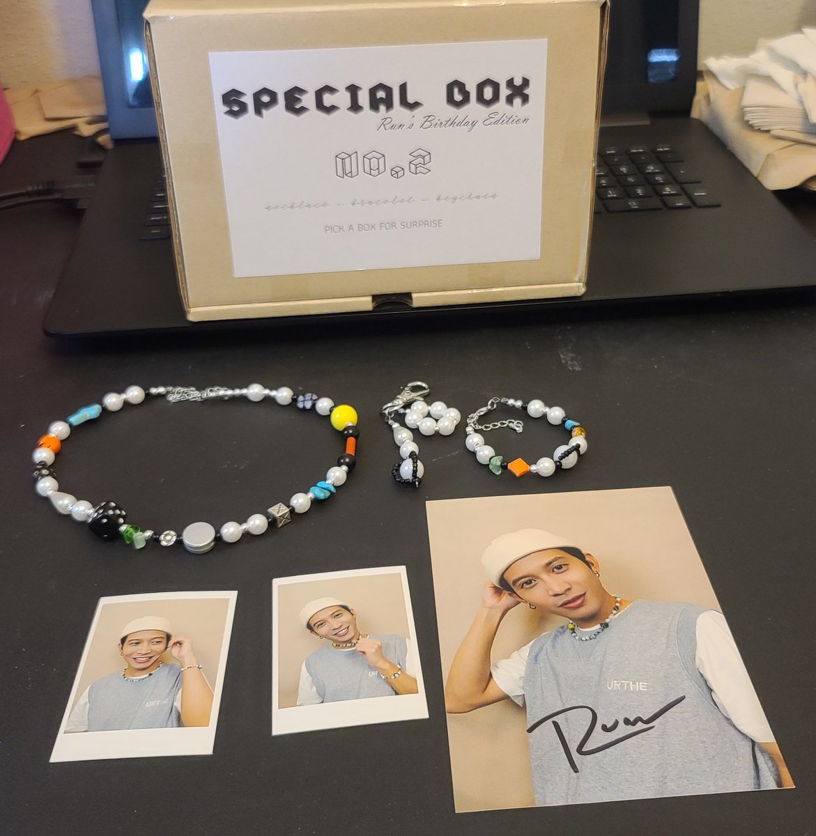 AwkAnxJennifer's tweet photo. Christmas came early - look what finally arrived! It's my Run's Birthday Edition Special Boxes from @neck_step! Keep reading for more pics and full #ReviewNeckStep. Overall, each piece is very nice, and the pics of Run are a great bonus! +

#NeckStepbyGames #GamesNati https://t.co/kM1h6nYJjJ