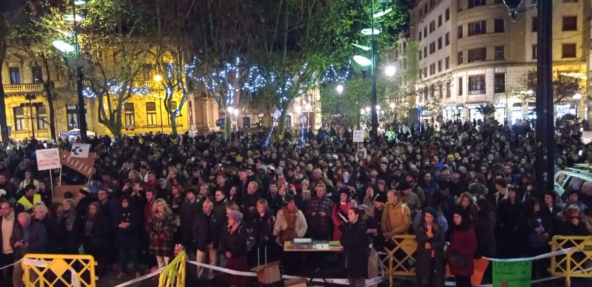 BizitzaP's tweet photo. Amaiera ekitaldia
Acto final en el Boulevard https://t.co/ZKhwCJL9HP