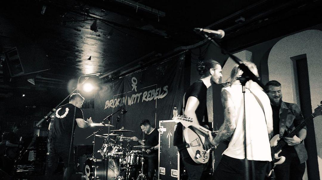 Southampton <a href="/joinerslive/">The Joiners</a>  tonight! 

Last show of 2021! 

Please come at doors 7:30 to enjoy our amazing support 

Caspar - 7:45
Holden James - 8:30

We hit stage at 9:30!

Thank you all that's came out and seen us at these trying times! We are so very grateful! 

📸 tam jahan