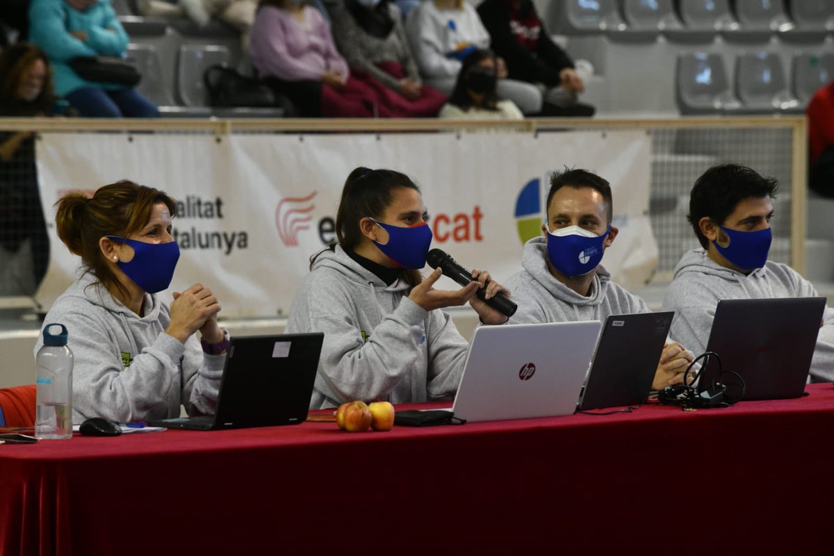 cebllob's tweet photo. 📸 I com no, recull fotogràfic de tot l’equip tècnic del Baix Dance!@cebllob ➕@esportscornella ➕jurat @Ioneroman8 @abelmolero @encarniMdc @gusantos81 i la nostra super Speaker @onceavahora 
Bona feina !!! 💪🏼💪🏼💪🏼
@LaMaratoTV3 @esportscornella @PARCESPORTIU @esportcat @UCECcat https://t.co/frKHURKSVe