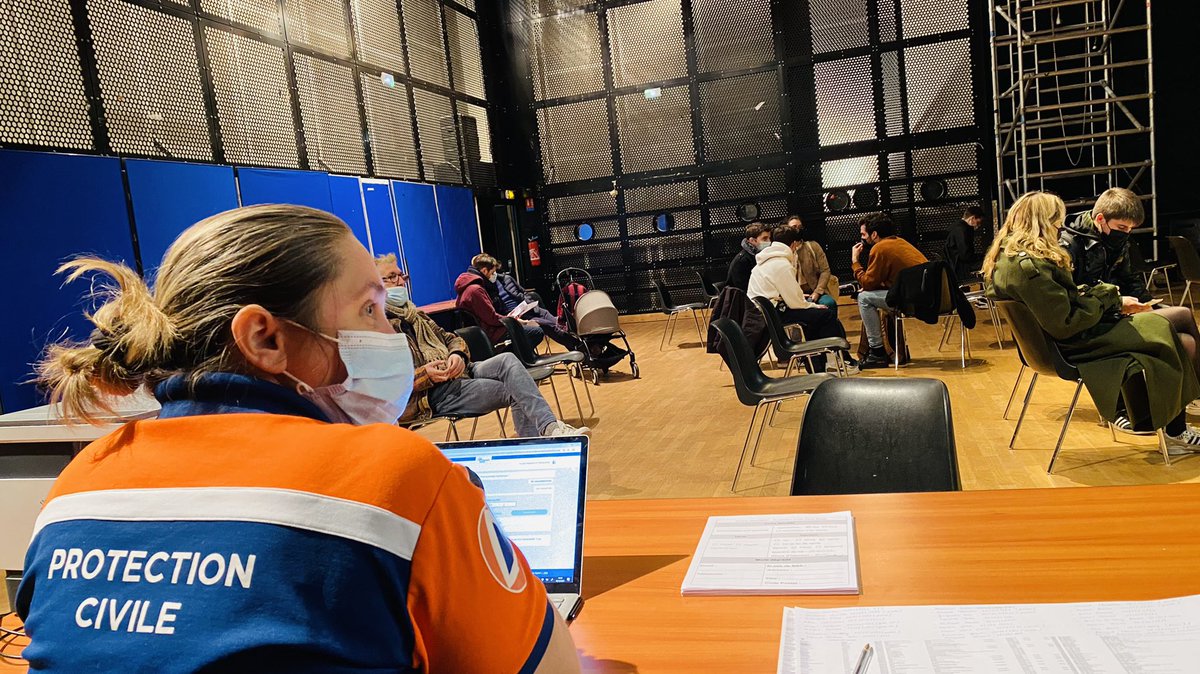 PCParisSeine's tweet image. Journée de vaccination pour nos bénévoles qui ont pu bénéficier d’injections sans RDV ! Près de 250 secouristes de la Protection Civile Paris Seine ont été vaccinés aujourd’hui. Merci à l’@ARS_IDF et à la ville de @Paris qui ont permis cette opération exceptionnelle.