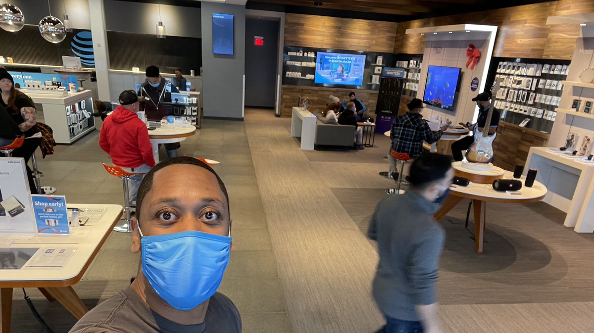 I love this time of year!!! Got some great experiences happening in here today! Joe is sending out our first TV of the day at the table behind me and Brendan just finished a 3 line port in! 📺🎄🎅🏽💪🏽 <a href="/ramonrazorT/">Ramon Torres</a> <a href="/Mr_Feliciano20/">Erik Feliciano</a> <a href="/jillmill321/">Jillian Miller</a> <a href="/404girl/">Betsy Francis</a>