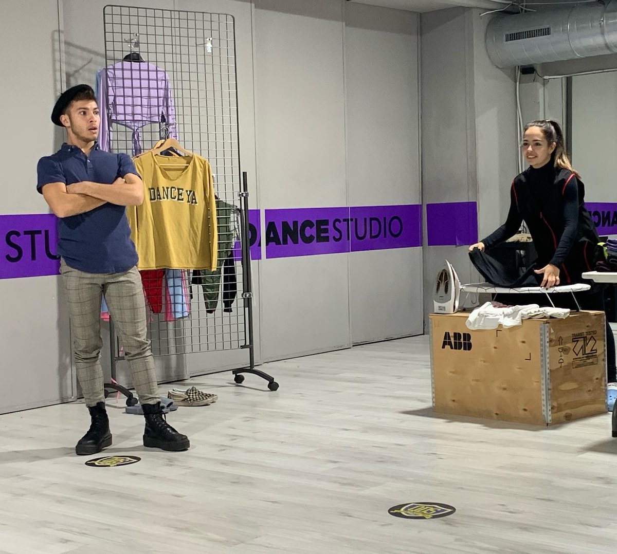 Albiol_XG's tweet photo. Disfrutando muchísimo con la actuación de @QUALITYSTUDIO que hace un trabajo estupendo con bailarines y actores de toda España. ¡Muchas gracias por invitarme! Me ha encantado 👏👏 #Badalona https://t.co/N1sVw2h39v