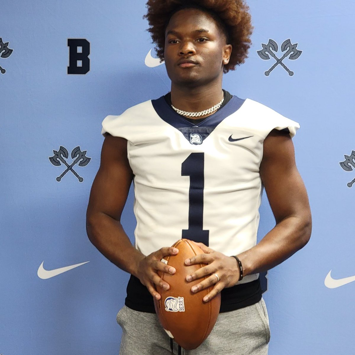 Seneca_Daniel's tweet photo. Had a great time visiting Berry College!!  @_Coach_Mc @BCCoachK @coachfedd @CoachWesley22 @coachrogersdut1 @Marcus_D_Daniel https://t.co/fPCaSjp0eR