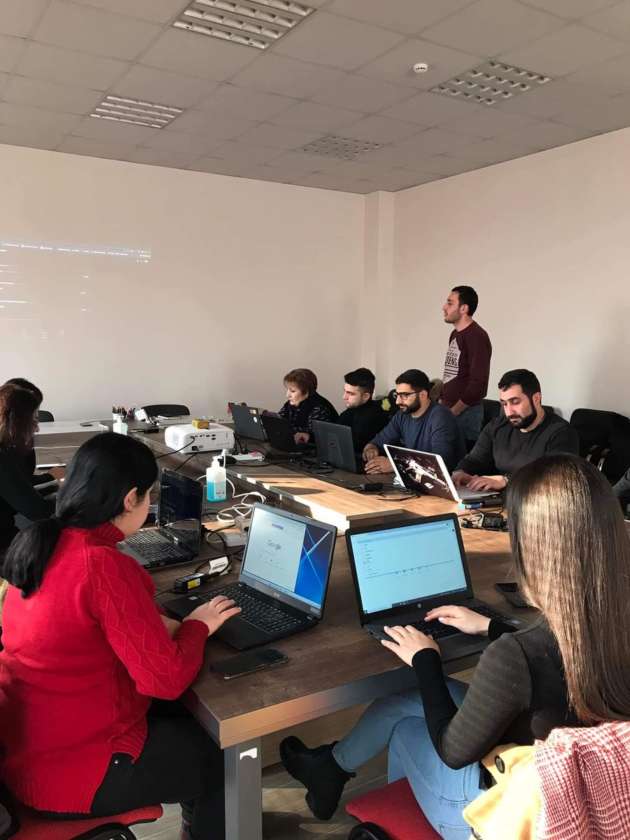 ✌🏽Here we are! A very productive day indeed!

▶️Hybrid workshop

▶️Workshop Topic
GitHub

▶️Workshop Leader
Gabriel Boyajyan
Software Engineer, Ucraft