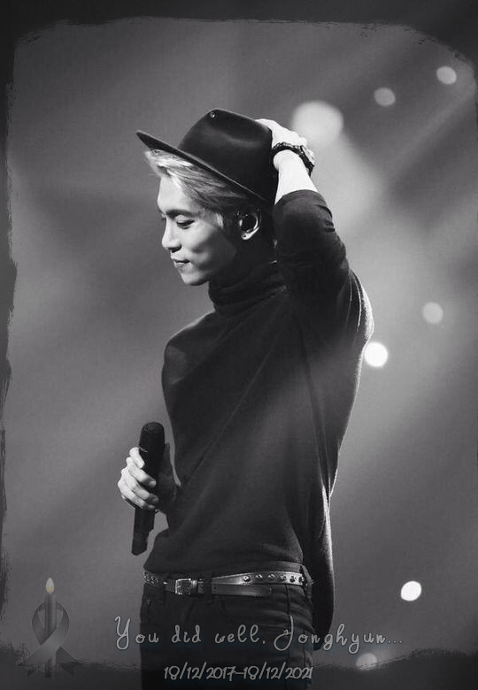 AllkpopGreece's tweet photo. 4 χρόνια πέρασαν... You did well, Jonghyun...🙏🖤 https://t.co/LD1sFliGCc
