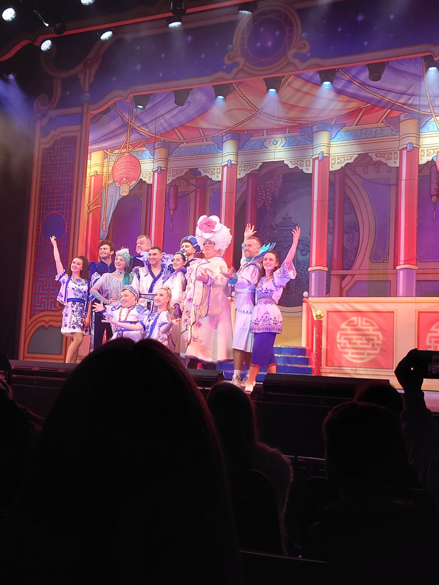 LindseyOver1's tweet photo. Haven't laughed like that for a while such a fab panto at @VenueCymru #vcaladdin https://t.co/yd25TXdOok
