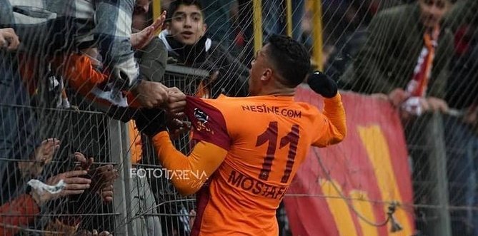Yellowredajans's tweet photo. Yakup Çınar: "Mostafa şu anda çiğ et olsa yiyecek gibi! Nasıl 11 başlamaz insan hayret ediyor…" https://t.co/U5QcCYuloK