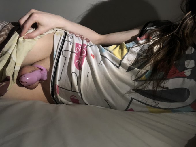 Come snuggle into bed with me

#femboy #twink #crossdresser #sissy #NSFW https://t.co/7YAAzWL0N1