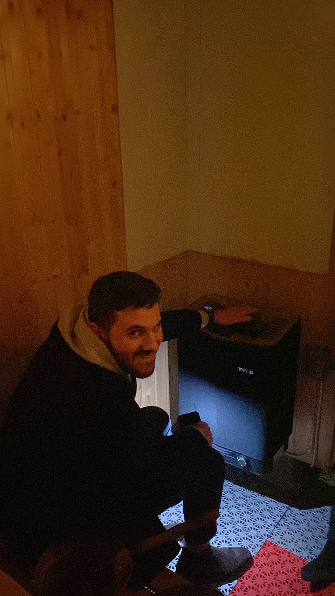 mesicmirzaa's tweet photo. @elonmusk how many guys do we need to get a sauna started? https://t.co/yKVGBoXhRZ