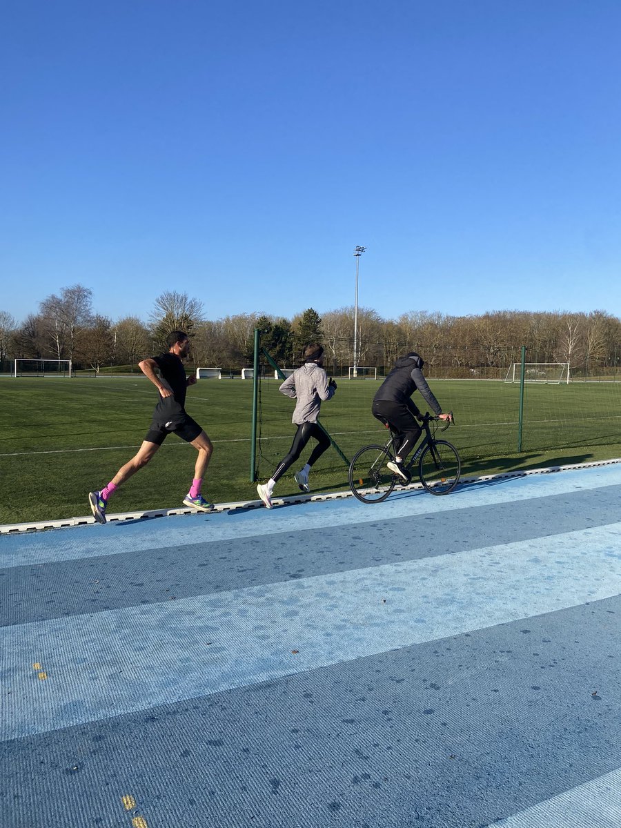 Francois_Barrer's tweet photo. Une bonne séance piste ce matin en bonne compagnie ✌🏼
@officielmmb
•
📸 @juulie_be
#TeamMadaci #TrustTheProcess #Running #Run https://t.co/PFyDaRUBVL