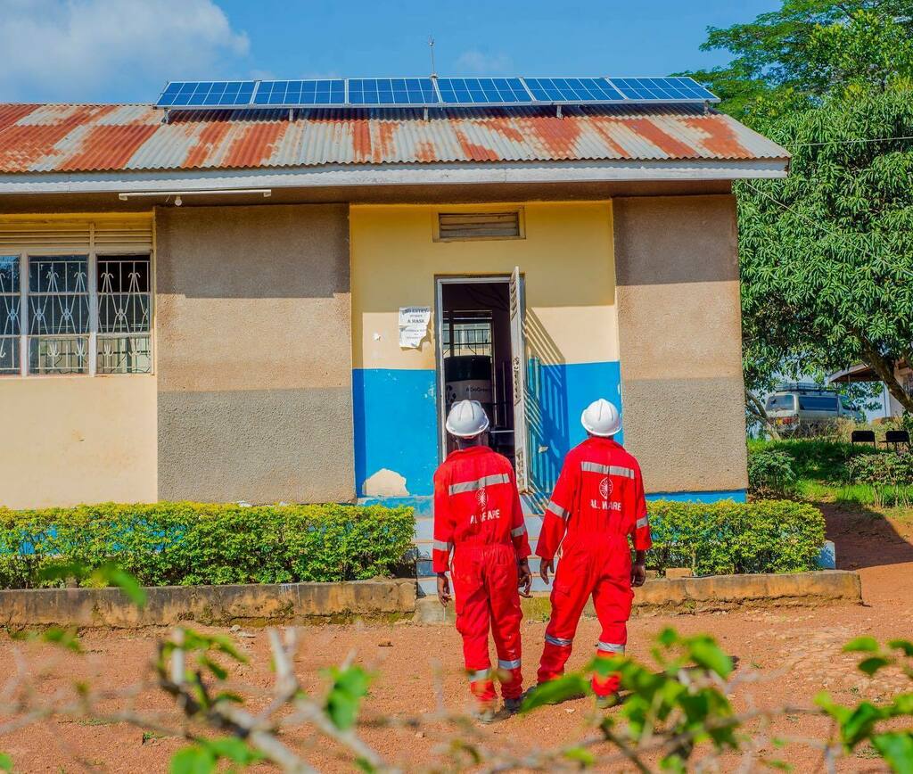 AWAnonprofit's tweet photo. 🎶 Can we skip to the good part 🎶 We are celebrating the completion of our 50th solar installation! Along the Road to 50, we've been supported by our incredible donors, team, family, friends, mentors, and partners. We are so grateful to be able to sha… https://t.co/f7iQMFiJMs https://t.co/yImD2KxNfn