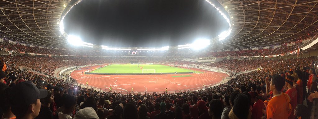 Apapun komunitas lu, sekeren apapun gaya lu, gak bisa dipungkiri, kita akan tetap menjadi bagian dari itu.

Selamat menua untuk kita semua, Jakmania👆

#Togethe24ever