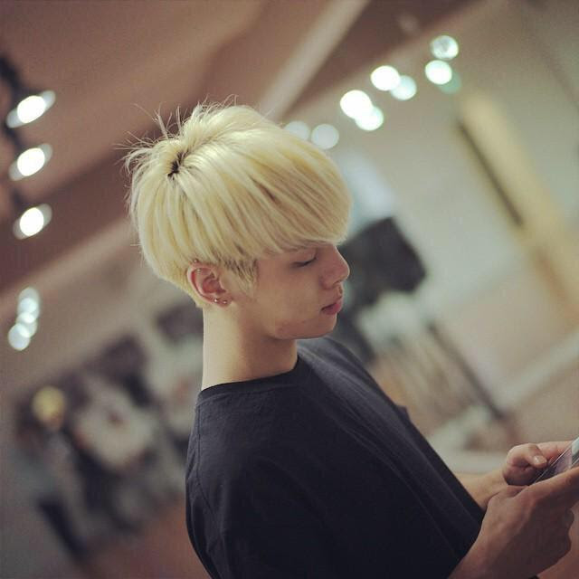 ym_moonshine's tweet photo. いつもいつも、静かに貴方を想っています。
ずっと変わらない気持ち。

ただいつもより、胸が痛くなるこの日を終えて
また貴方の笑顔、心、歌声を
今日からもまた毎日、想います。
あたたかく。

いつも心に。#jonghyun https://t.co/294Q7p6RUY