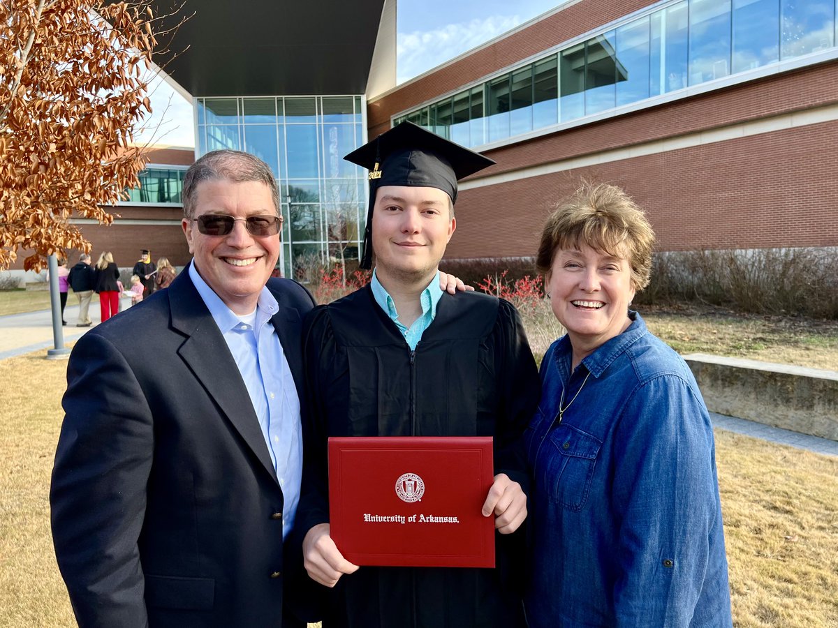 SWLinebarger's tweet photo. Oldest is a college graduate and employed full time. So blessed! https://t.co/RHpbQ2LKq7