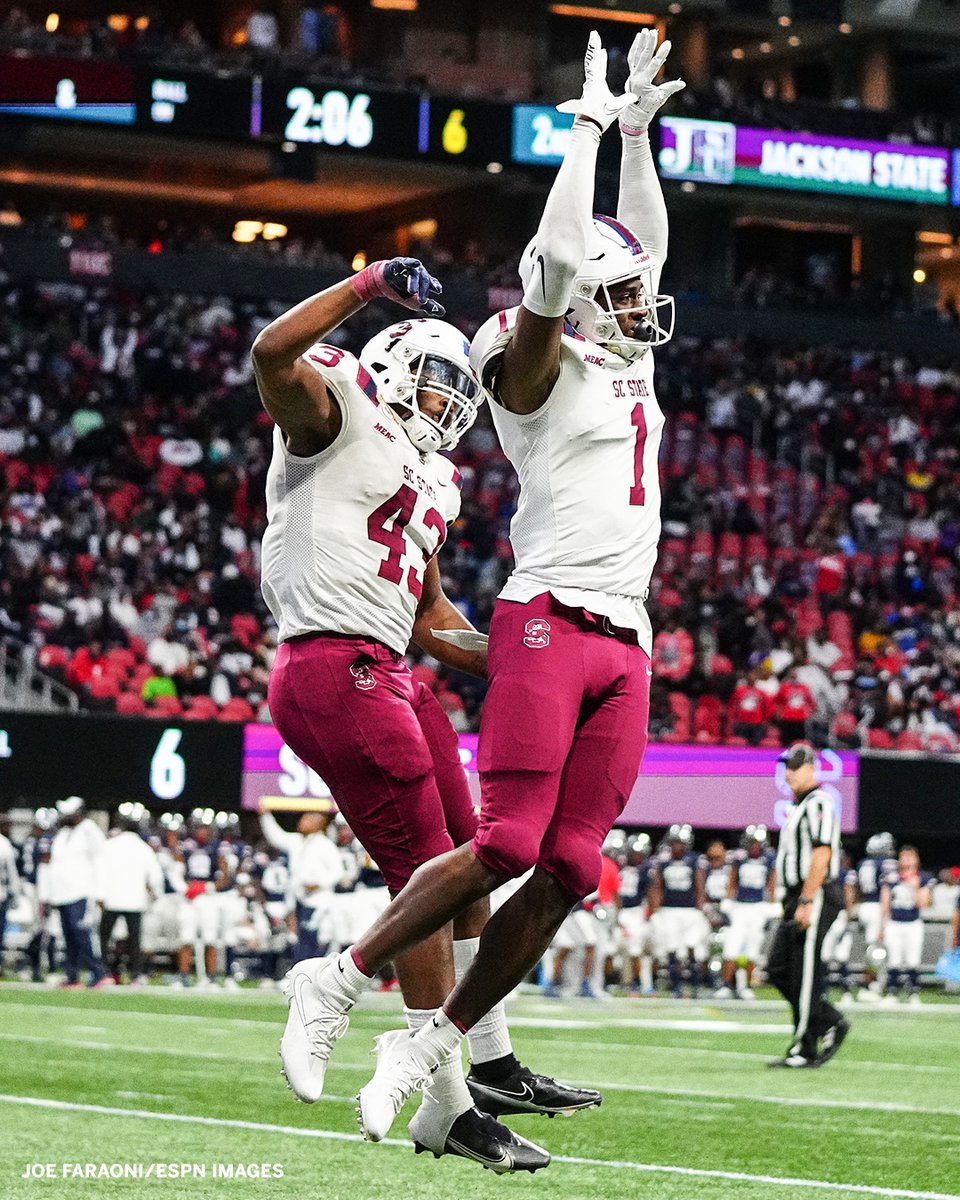 South Carolina State takes the 10-7 halftime lead over Jackson State in the Cricket Celebration Bowl 🍿 📺 ABC