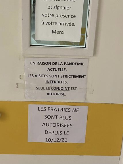 A la maternité de <a href="/VilledeVernon/">Ville de Vernon</a>, les fratries doivent rester à la porte. Pourquoi priver les familles de ces moments si importants <a href="/ChEureSeine/">CH Eure-Seine</a> ? Merci de nous expliquer <a href="/ars_normandie/">ARS Normandie</a> <a href="/Prefet27/">Préfet de l'Eure</a> <a href="/FOuzilleau/">François Ouzilleau</a>