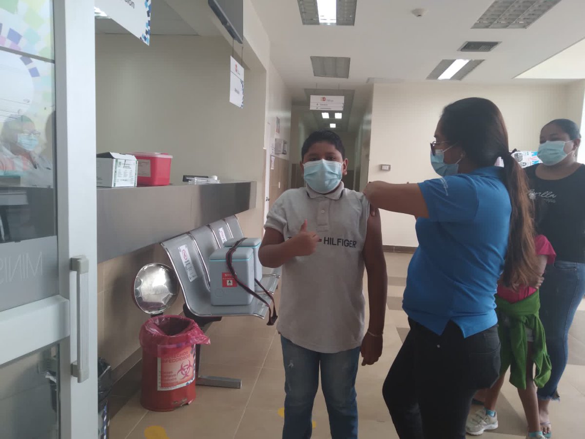 SaludImbabura's tweet photo. #Esmeraldas | El centro de salud Tipo C Nueva San Rafael, inicia la #Vacunatón2021, “Queremos unas fiestas de fin de año sin COVID19 y disfrutar de la unión familiar, cumpliendo con las medidas de prevención” informó Amarilis Palma funcionaria del #Distrito08D01 #JuntosLoLogramos https://t.co/2pzZvHAPDQ