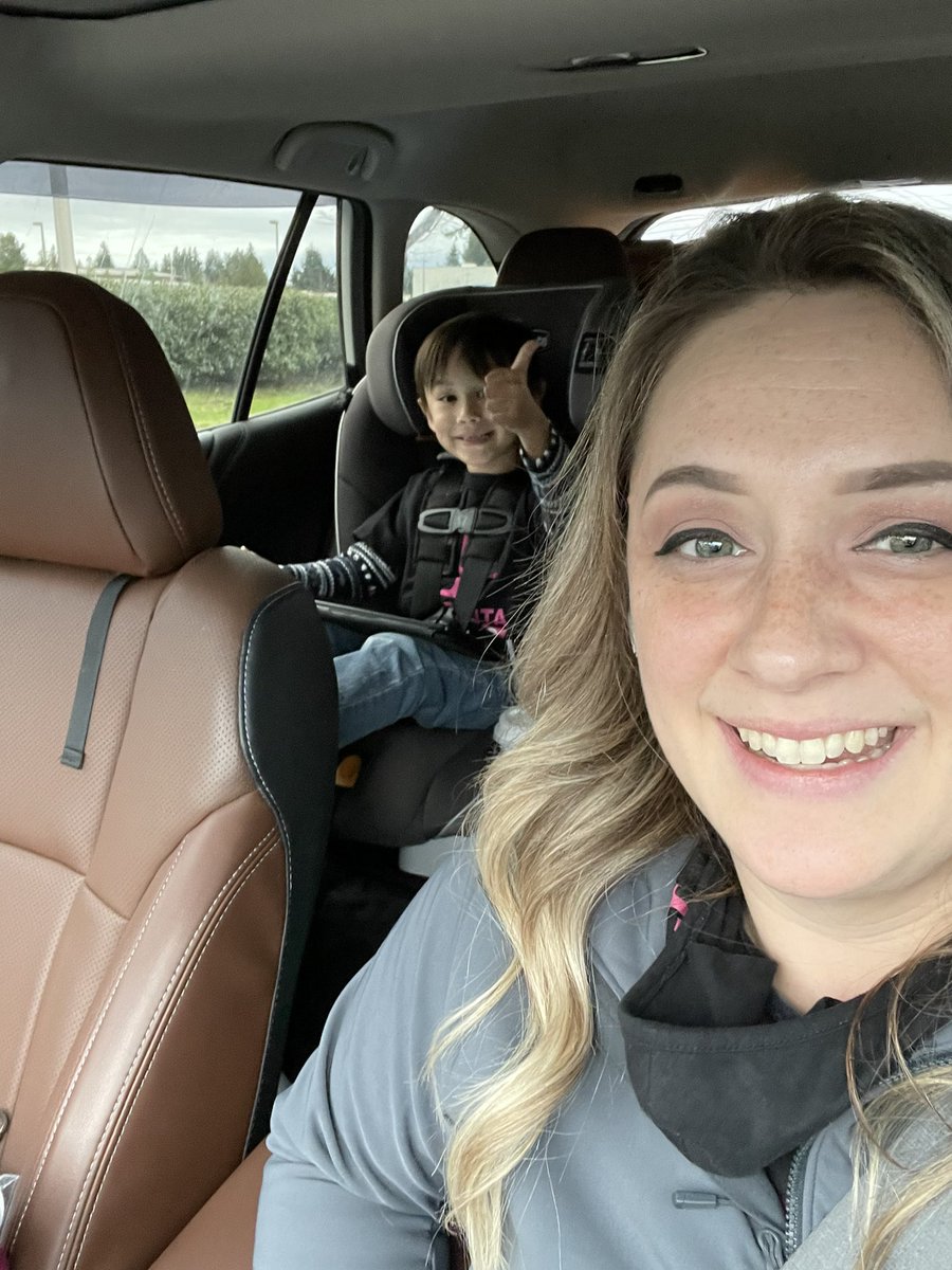 Hot chocolate ✔️                                      T-mobile gear ✔️                               Holiday cheer ✔️                                     All the best deals in wireless ✔️ #CPareyouwithme #PDXflex @LeslieJohn214 <a href="/JessicaLHickman/">Jessica Hickman</a>