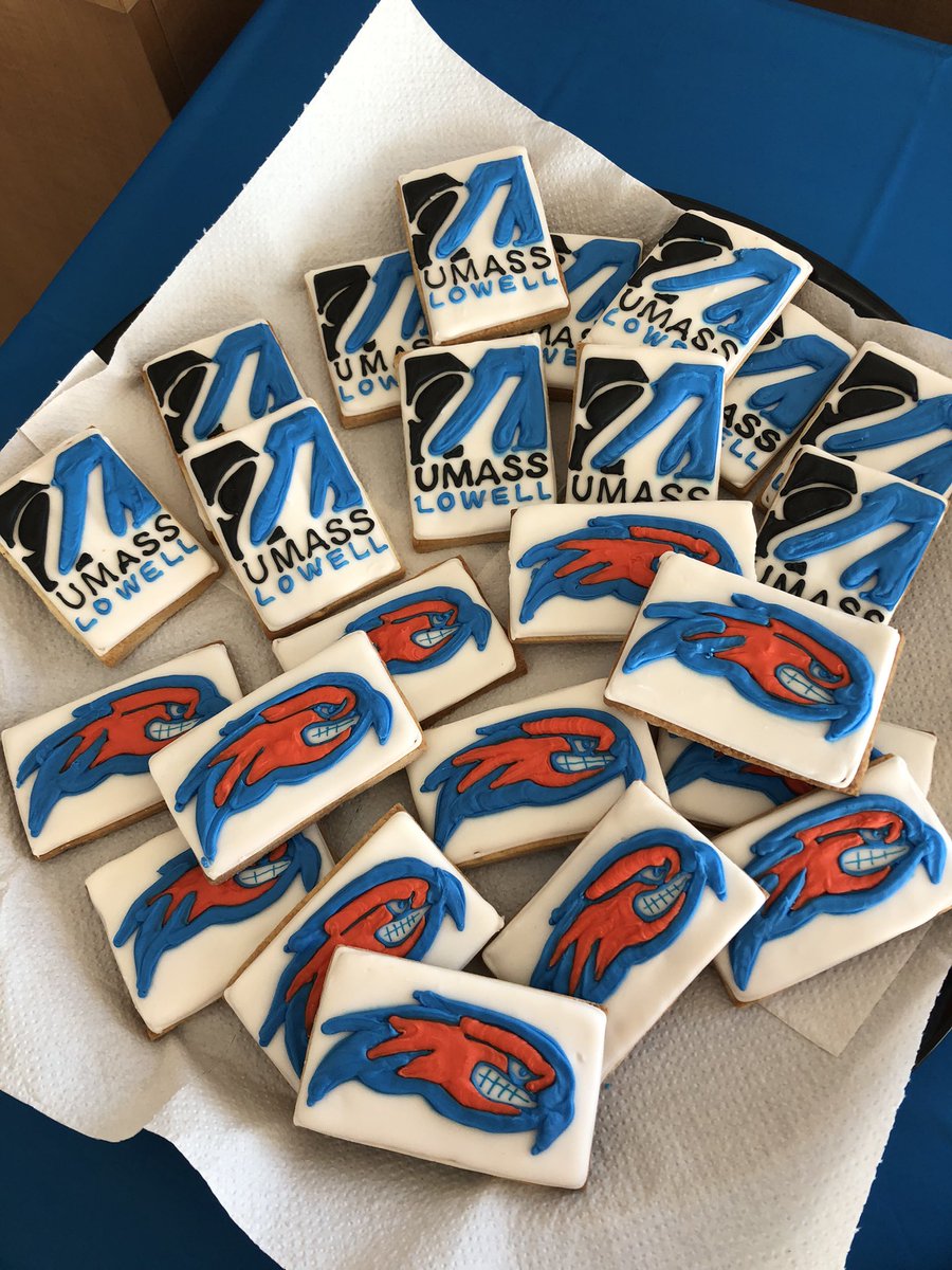 These cookies from The Baker’s Rack in Haverhill were a big hit at the @ihub_uml Haverhill holiday lunch yesterday! @UMassLowell #yum #shoplocal