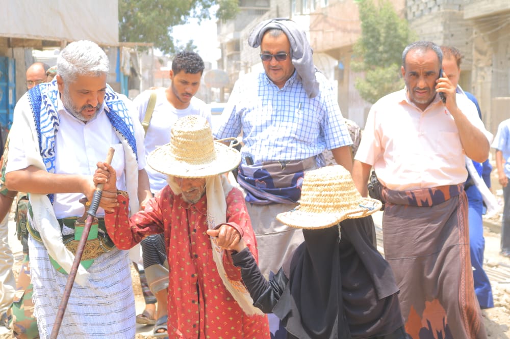 المحافظ الانسان المحافظ المتواضع المحافظ المجاهد المحافظ البسيط رحيم القلب رجل المرحله والمواقف الصعبه واعمال الخيرحفظك الله من كل شرومكروة وكان الله في عونك وسددالله خطاك ونصرك علي كل اعدائك انت نعم الاخ والصديق الذي اتشرف به وبصداقته منذاكثرمن عشرين عام