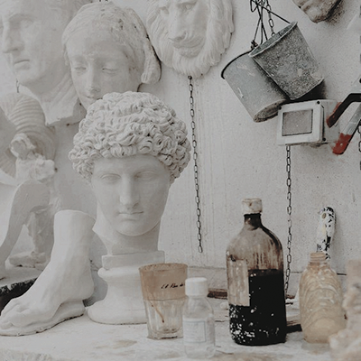 KingdomAus_'s tweet photo. 『 Dicen que cada pieza de arte lleva un poco del alma de cada artista, ¿pero qué ocurre cuando abarca más de lo que debería? El arte es belleza decían, ¿y cuánta belleza habrá en algo que se vuelve real? 』
#PureAffection #Yungi https://t.co/OvgzKutQ7j