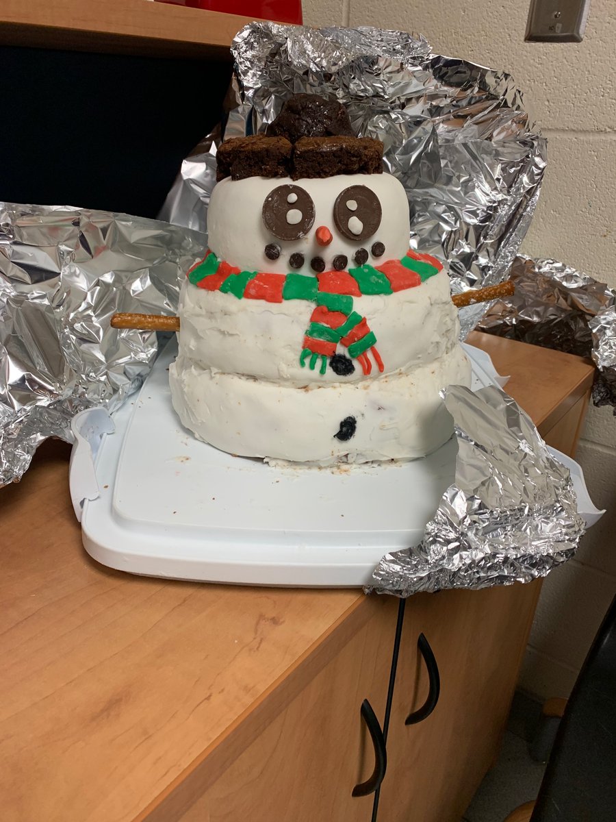 Lots of fun things happening during our last week of school. Our 10 Days of Holidays Food drive was a great success!  We also had Ms. Beattie’s class participate in a project to make a snowman using different materials. Great job everyone! We’ll see you after the break!