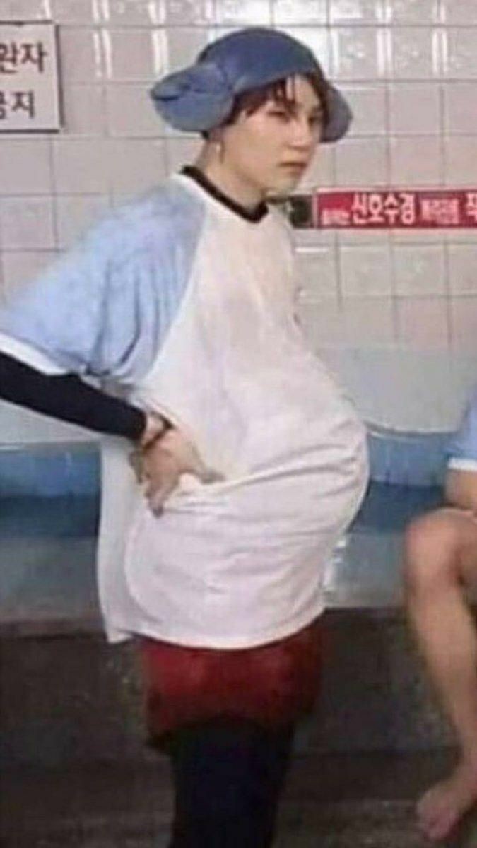 Bts беременный юнги. Тэхен омега арт. Беременные bts омегаверс юнмины. Бтс мужская беременность. Бтс омегаверс.