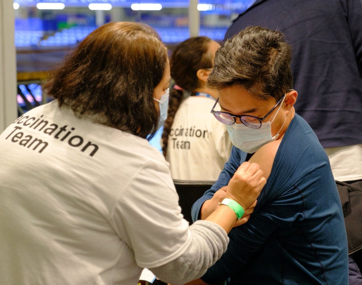 SadiqKhan's tweet photo. Over 15.4 million doses of the life-saving vaccines have now been delivered in London.

Thanks to an extraordinary effort from NHS staff, councils, communities and volunteers - today we saw thousands more #GrabAJab 

London: book or find a walk in here: 
https://t.co/nTtqHvcy79 https://t.co/mzQgd0fVnB