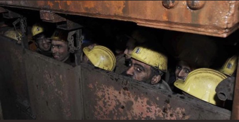 FND_1905_1905's tweet photo. “Aşağıda ölüm var ,yukarıda açlık.
Aşağıda ölüm olasılık ,yukarıdaki açlık kesin” demişti bir madenci 😔
#Soma https://t.co/BkON0SQhQ6