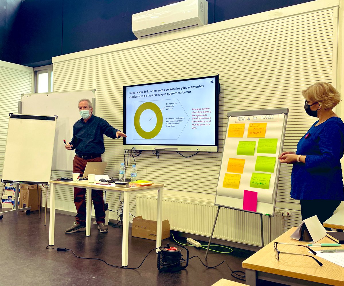 Gracias a <a href="/xaragay/">Xavier Aragay</a> y a <a href="/jonquerarno/">Jonquera Arnó🎗</a> por impulsarnos hacia la transformación del <a href="/LiceoAlicante/">Liceo Alicante</a>   Ha sido un lujazo y un placer