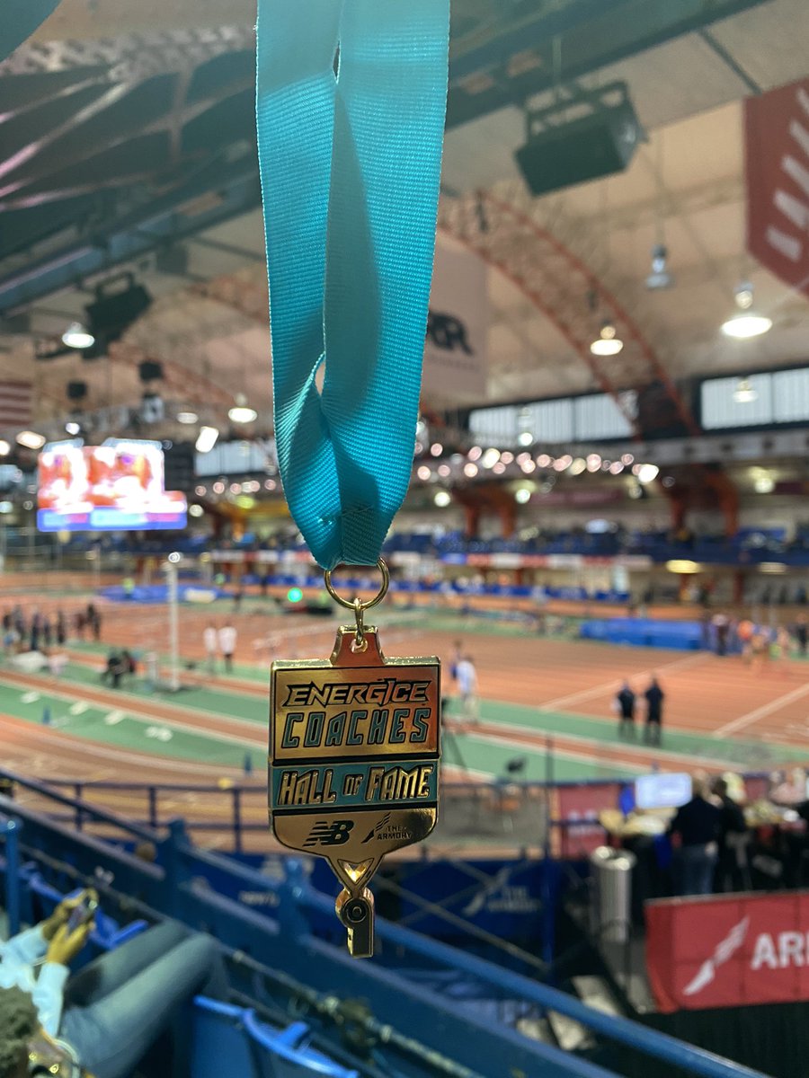 WheatleyTrack's tweet photo. 🚨School Record🚨 Two years ago this quartet ran 10:14.16. Opting to run today against the large school powerhouses over being the heavy favorite in the small school race proved to be the right call. Posting a strong early-season 9:53.60 to place 3rd overall! @WheatleySports https://t.co/dwnN6zvPUN