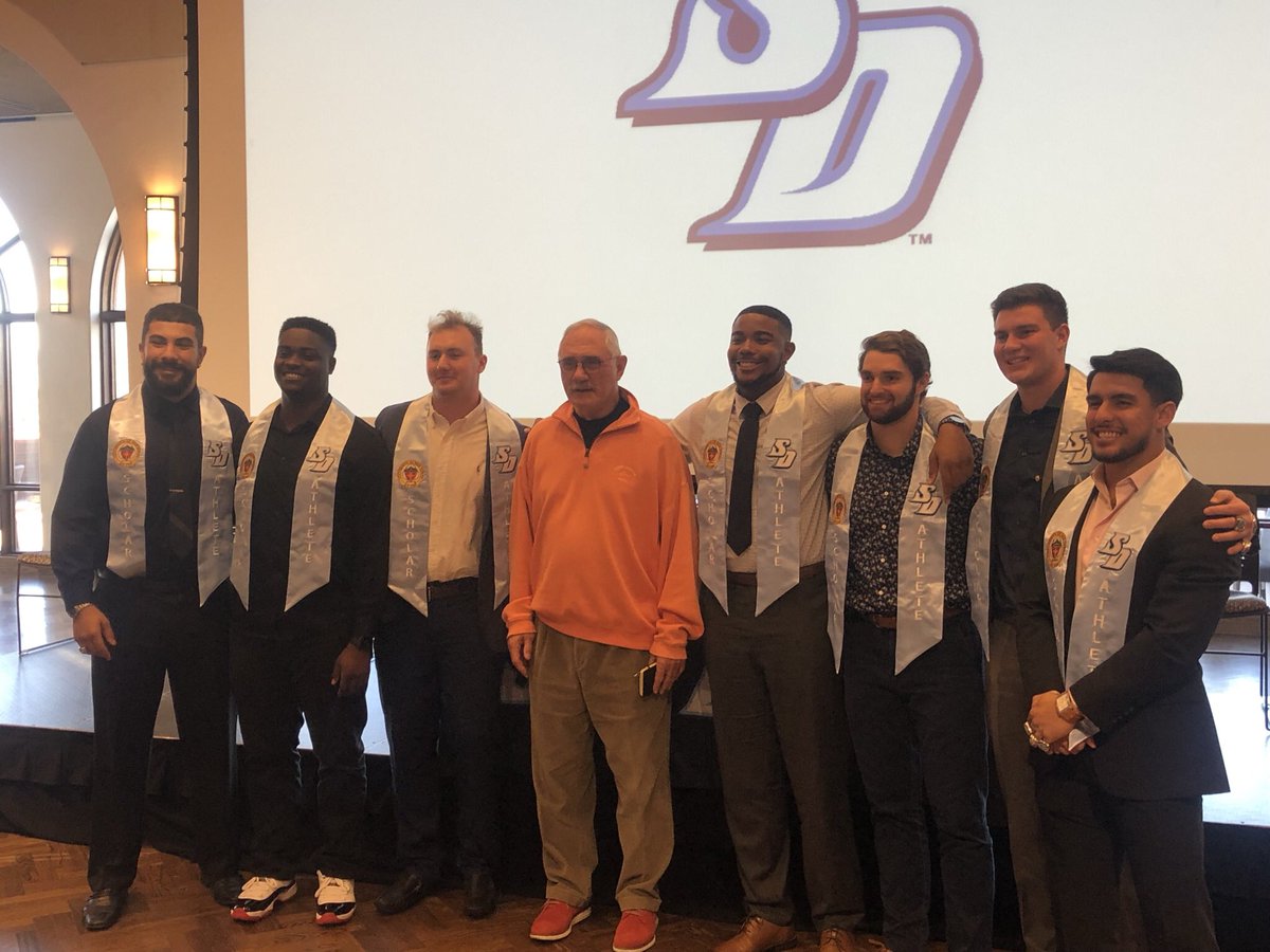 Tyler Sutton (@coach_sutt) on Twitter photo Champions…
Thank you for everything you’ve done for <a href="/USDFootball/">San Diego Football</a>
#FallGrads21
#USDguys Champions…
Thank you for everything you’ve done for <a href="/USDFootball/">San Diego Football</a>
#FallGrads21
#USDguys