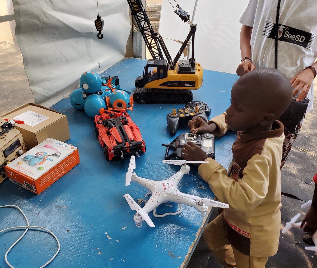 1mAcollective's tweet photo. They will not build the web3 but the web4 😊
Festival #UbbilScience by @SeeSDSenegal 👏🏽👏🏽👏🏽
#Steam #OpenSource #Youth #NewGeneration https://t.co/xxgCHNbe4I