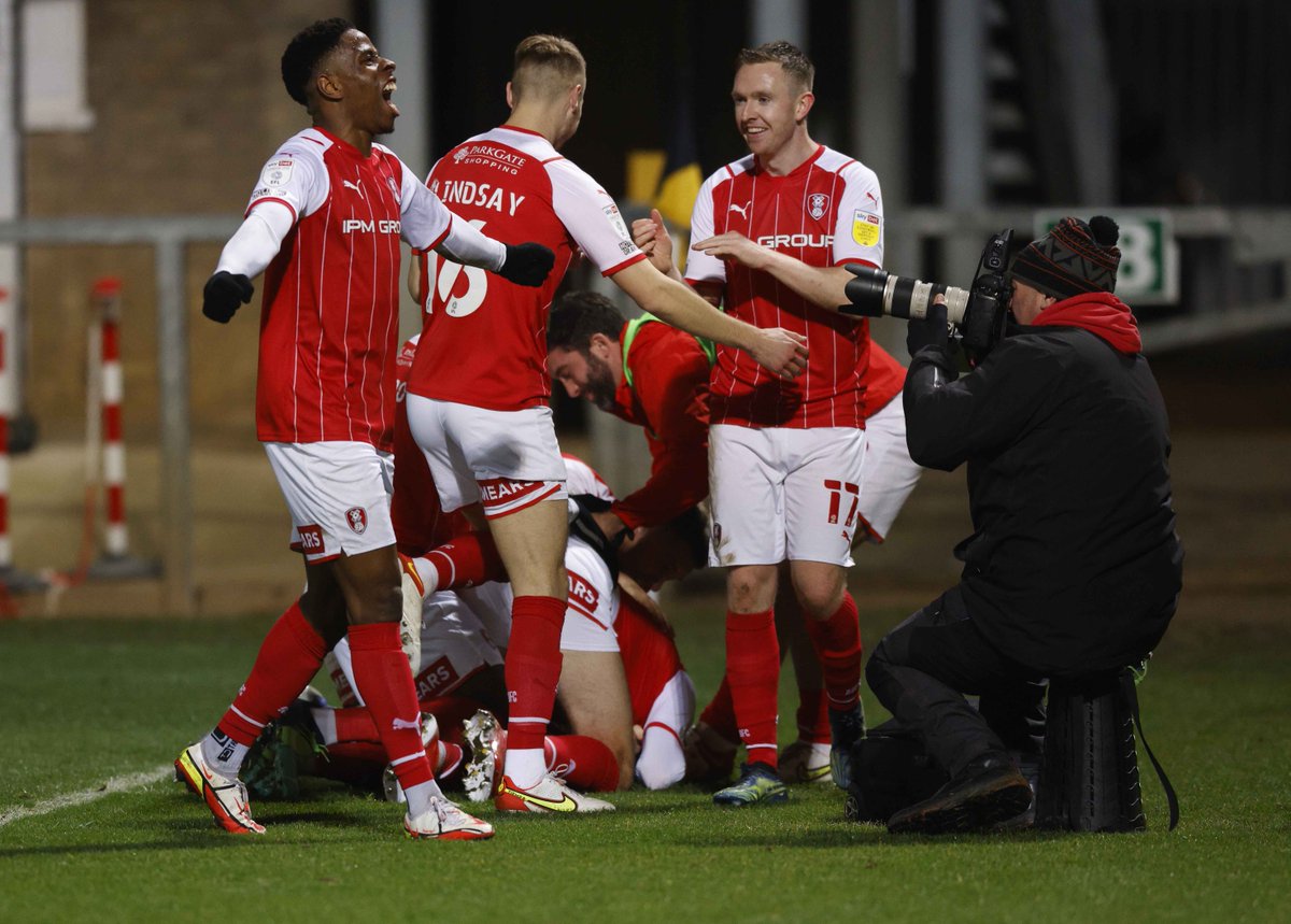 RotherhamUnited's tweet photo. 📸 | 21 games unbeaten and 𝗧𝗛𝗜𝗦 is what it means! 

Enjoy the rest of your weekend, Millers! 😀

#rufc | #ForeverTogetherForeverProud https://t.co/sqzSiGSdmr