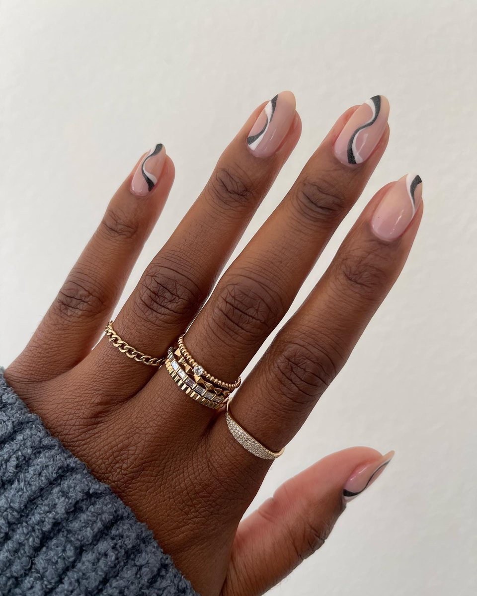 OPI_PRODUCTS's tweet photo. These monochromatic swirls from @lolo.nailedit are showing us that class is always festive! 🤍🖤
Shades: #SnowDayInLA, #TurnBrightAfterSunset, and #BabyTakeAVow
Shop here: https://t.co/wgYvnYBuYq https://t.co/jejttvpD9z