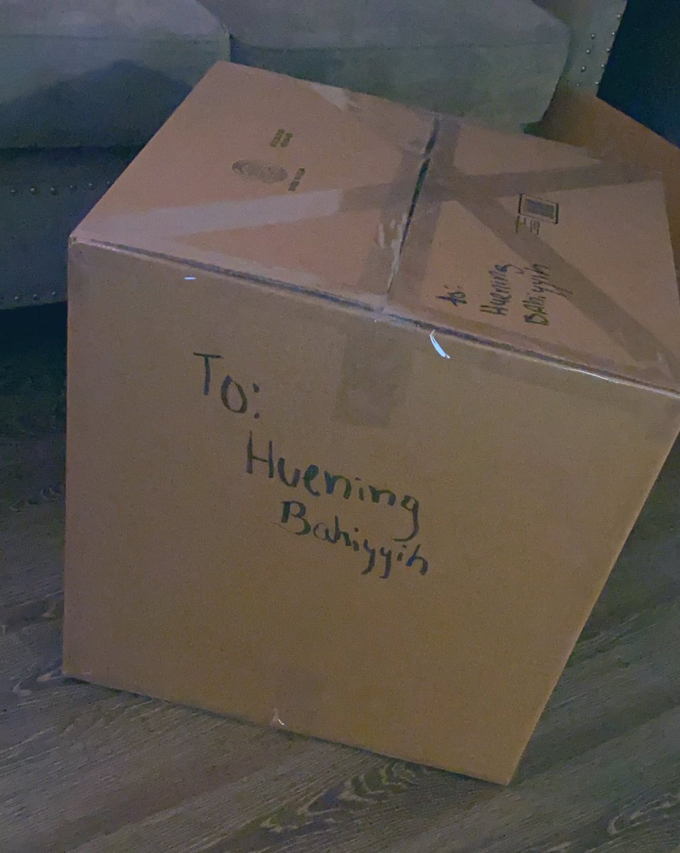Amourhiyyih's tweet photo. On my way to the post office 🤣 I had to make sure they know it’s for Huening Bahiyyih 🤣 so no mistakes allowed. https://t.co/qvVoN82miu