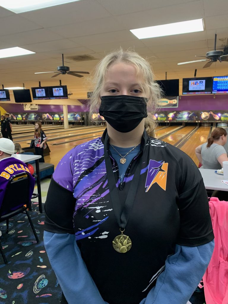 JV Girls and boys at JV Tournament in Fairborn. Both squads finish 3rd. 🙂 Olivia Batten made All-Tournament team with a 5th place individual finish and a high game of 159!