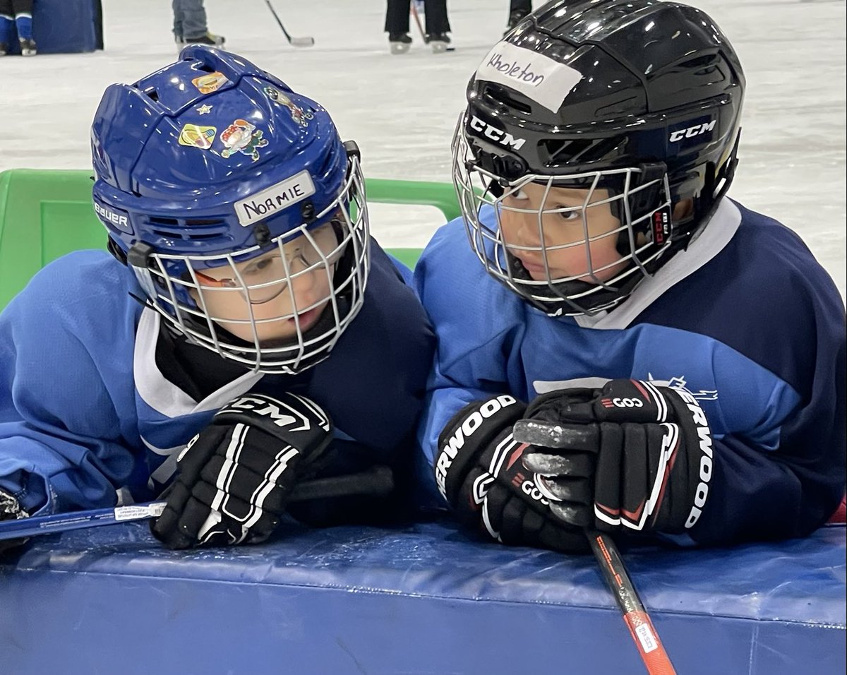 playhockeyedm's tweet photo. We’ve had some great pre-game pep talks and strategizing before putting our game faces at the ⁦@timbitshockey⁩ festival! https://t.co/ZfWNrf2Jh1
