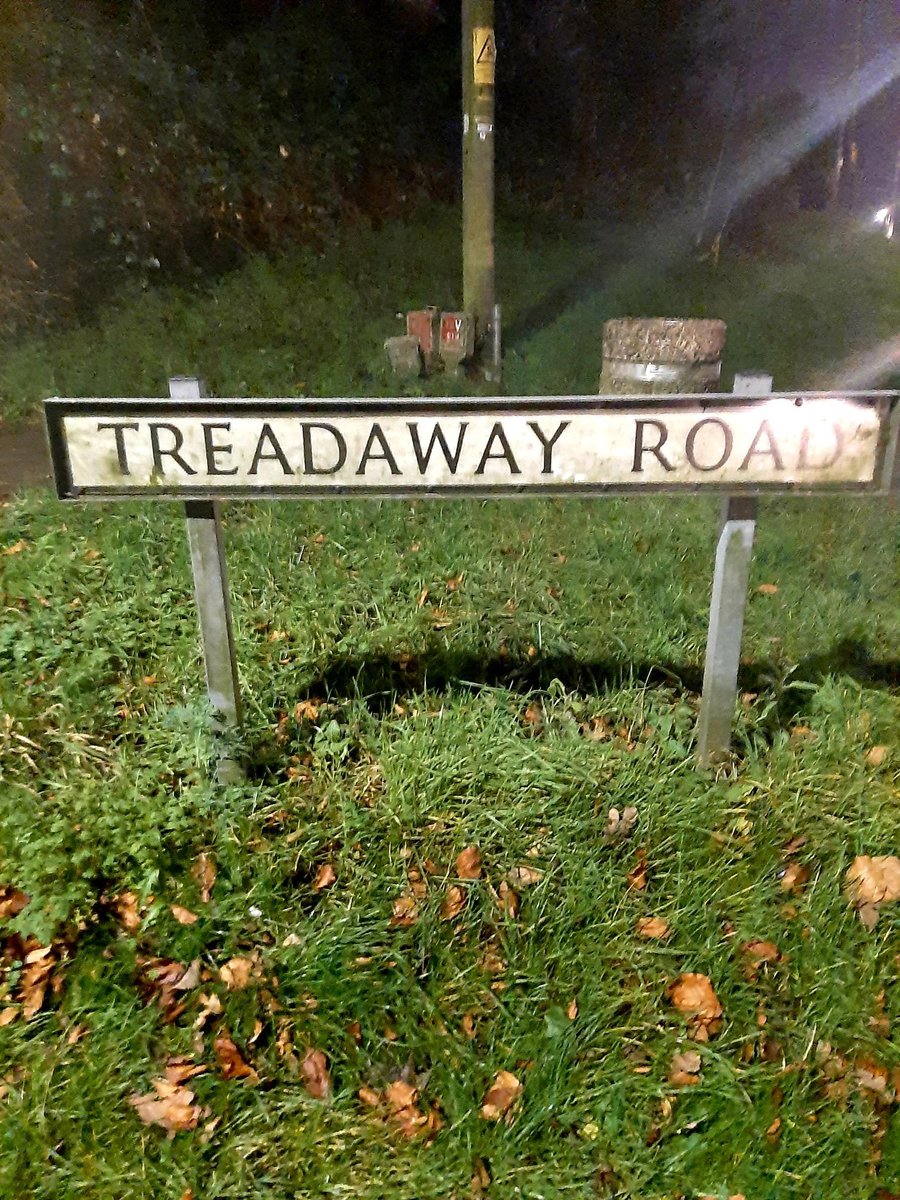 TVP_Wycombe's tweet photo. PCSO Da Costa was out offering reassurance patrols in #FlackwellHeath after attempt burglaries in the  area. Please look out for yourself and neighbours and report any suspicious behaviour to Police. Thank you and stay safe 🙂 
#PrincesRisboroughNHPT #CheppingWyeNHPT #C7271 https://t.co/EzZKqRBYkP