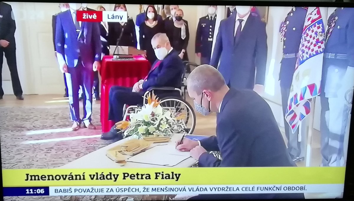 PetrJicinskyMB's tweet photo. Nový vrchní vládní legislativec je absolventem ZŠ Sokolovská v Třebíči, pak @gtr_trebic a v Brně @muni_cz.☝️

Úplně stejně jako já!😁

Co to znamená?! Vlastně nic.
Jenom jsem vám to chtěl říct...😎

Ostatně muni-strů je tam několik.👍

#historietrebicska
https://t.co/mR0TlNa1ln https://t.co/HOdNKI3UtO