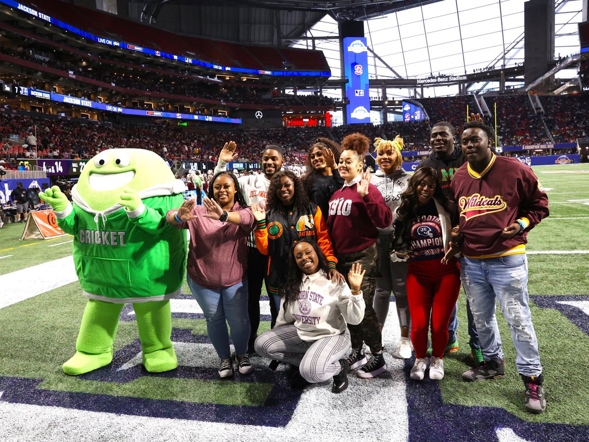 The view from the field was 💯

Dante and our #HBCU Campus Ambassadors are getting the royal treatment <a href="/CelebrationBowl/">Cricket Celebration Bowl</a>. 🤩 👑