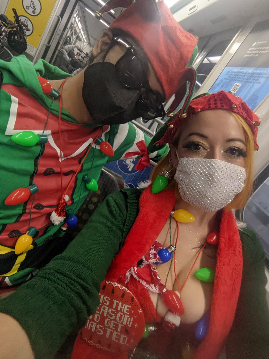 jemaginative's tweet photo. Elves in route to #lasantacon #santacon #LosAngeles #santaconla https://t.co/tF99N3608X