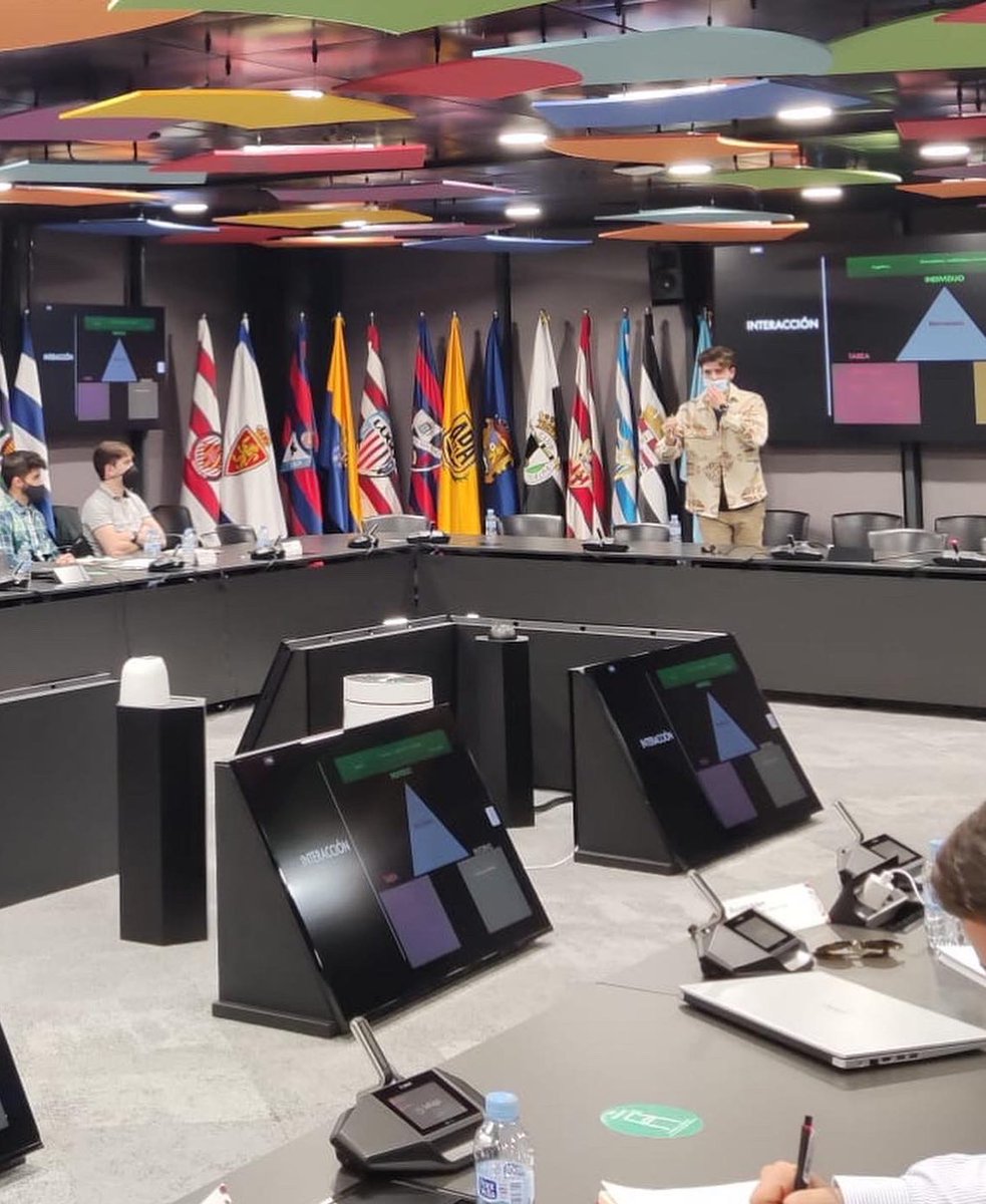 Gracias #laligabusinessschool por la invitación para “charlar” sobre el portero en el Master en Dirección, Metodología y Análisis en el futbol